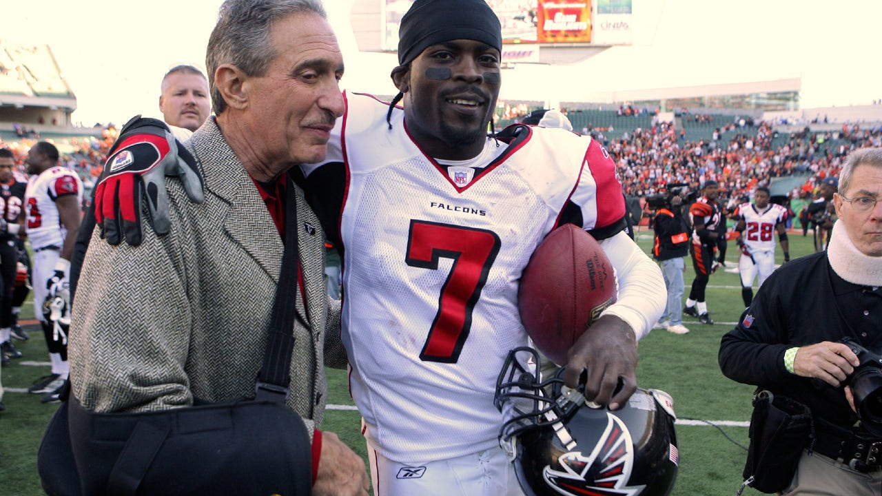The Falcons are gullible laughingstocks for letting Michael Vick retire in Atlanta
